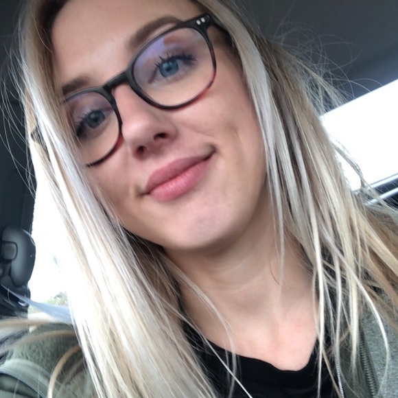 Meet your Posher, Kyra - Picture 1 of 1